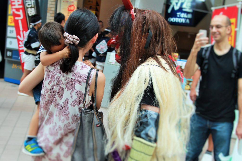 なまはげと子供